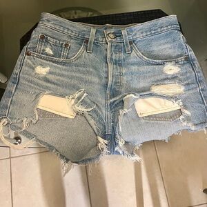 Distressed Denim Shorts Levi’s 501 W26